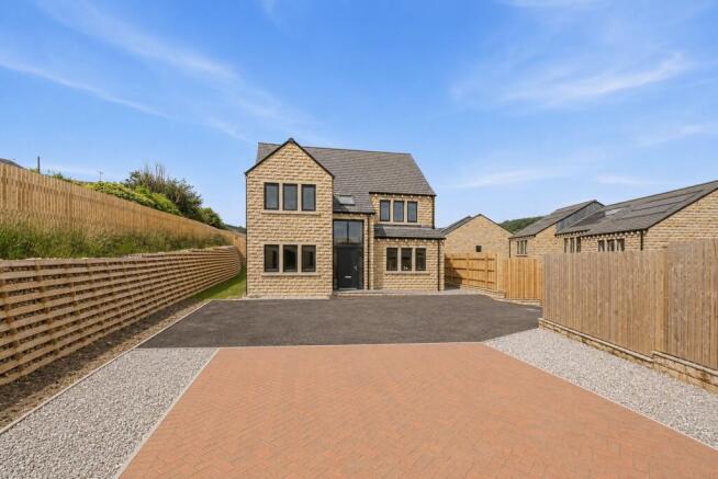4 bed Detached for sale Image 12