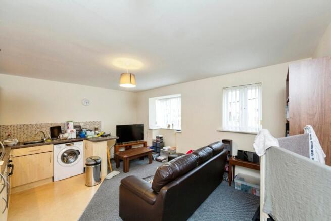 2 bed Flat for sale Image 4