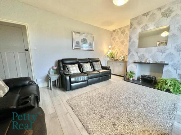 3 bed Semi-Detached for sale Image 9