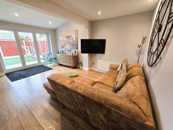 2 bed Bungalow for sale Image 8