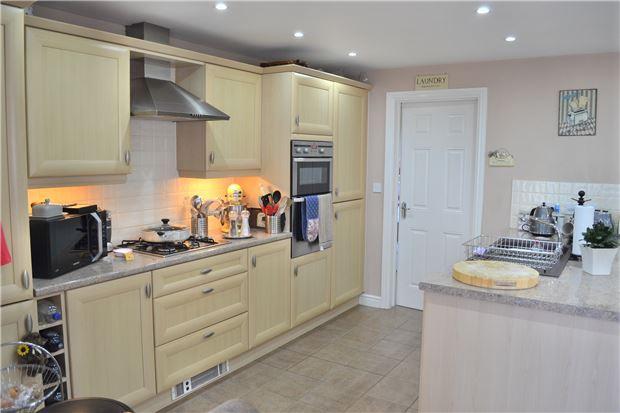 Kitchen/dining/family Room