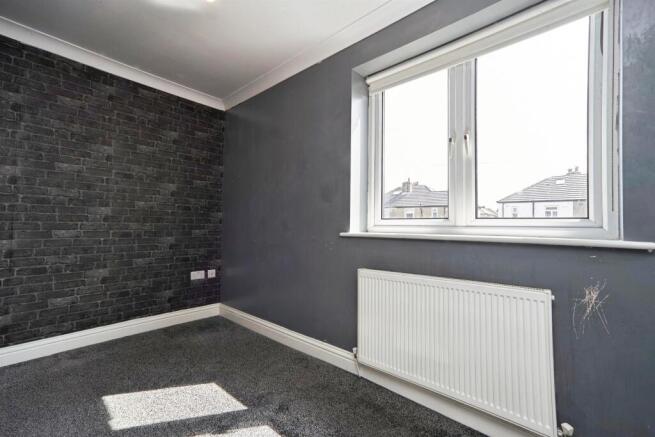 5 bed Detached for sale Image 11