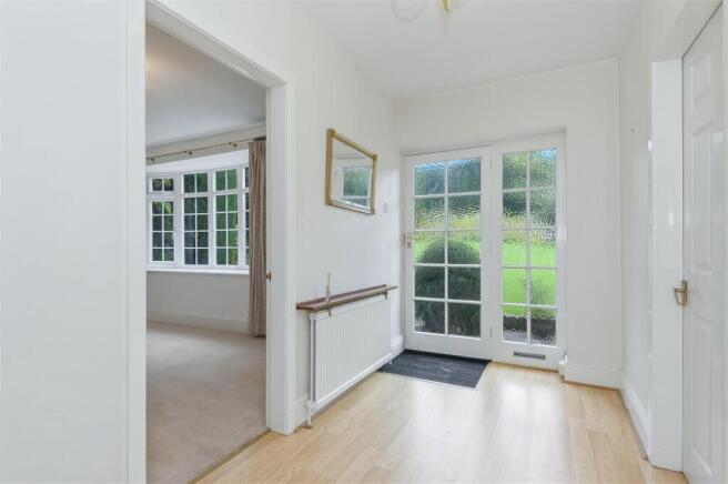 5 bed Detached for sale Image 7