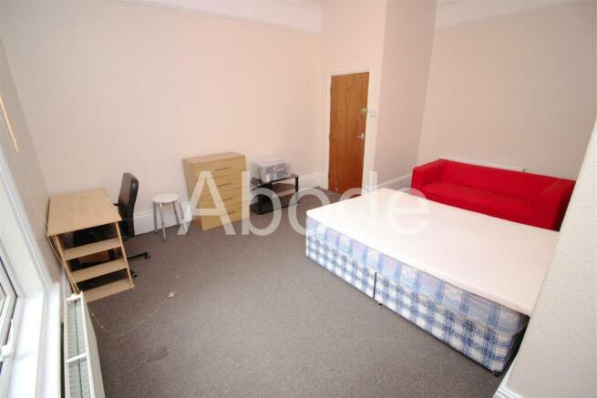 6 bed House to rent Image 4
