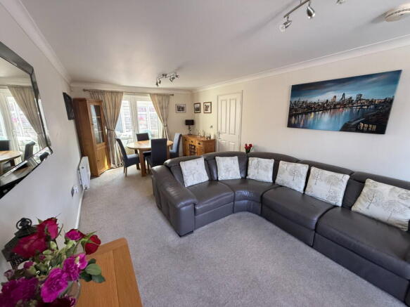 4 bed Detached for sale Image 9
