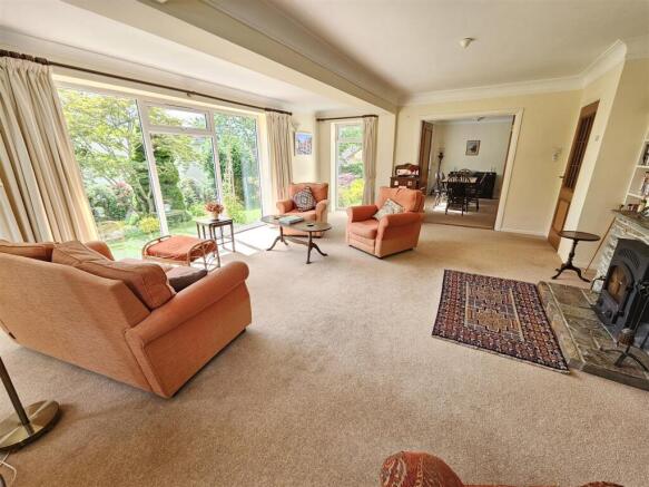Lounge and Dining Room.jpg