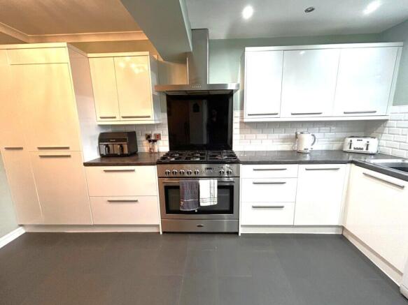 3 bed Semi-Detached for sale Image 7