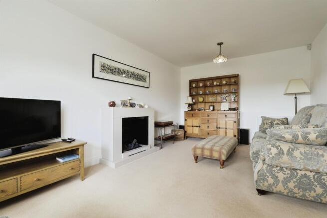 4 bed Detached for sale Image 10