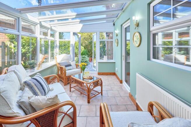 5 bed Detached for sale Image 8