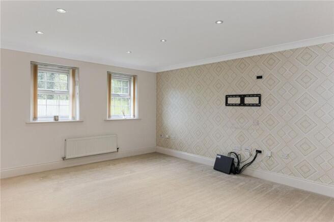5 bed Detached for sale Image 11