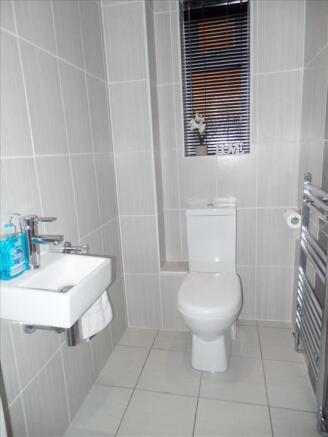 CLOAK ROOM/W.C