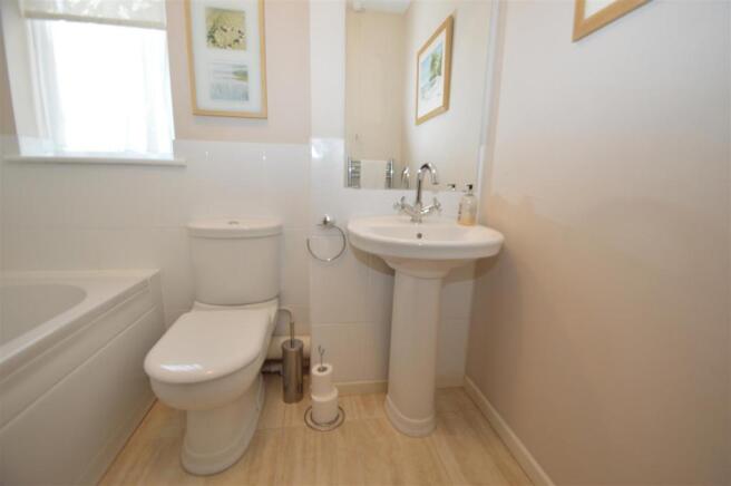 8 SUNDERLAND PLACE, WELLESBOURNE  (BATHROOM).JPG