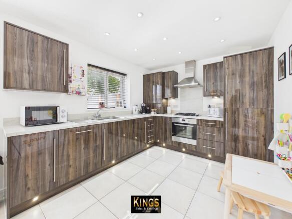 3 bed Detached for sale Image 6
