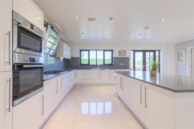 1a Woodbridge Park House, Hurley