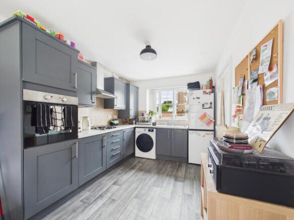 3 bed Semi-Detached for sale Image 6