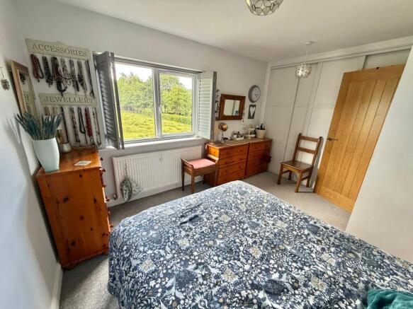 4 bed Semi-Detached for sale Image 8