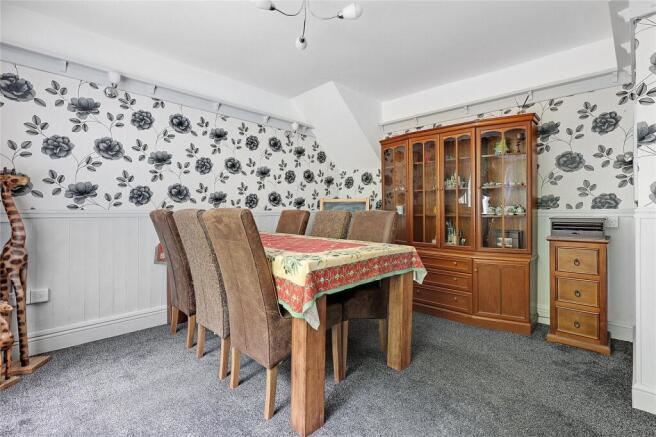 4 bed Bungalow for sale Image 11