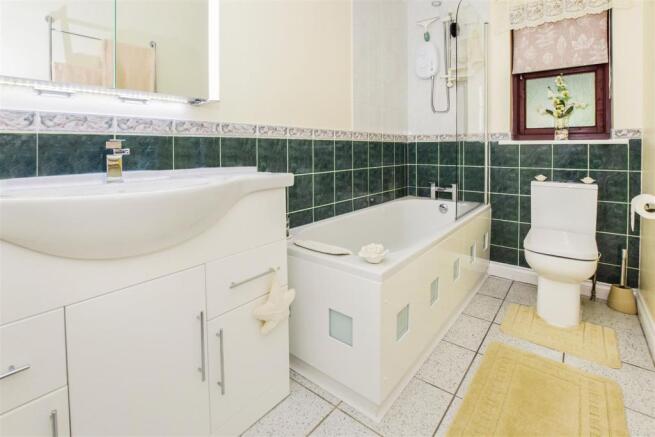 Bathroom14970083551497038944.jpg