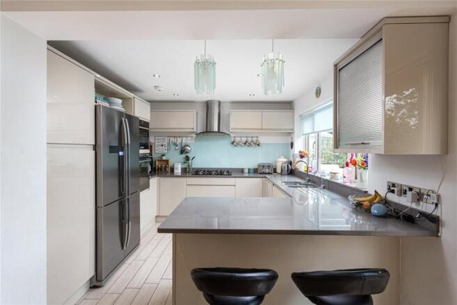 5 bed Detached for sale Image 7