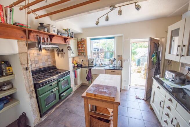 5 bed Detached for sale Image 8