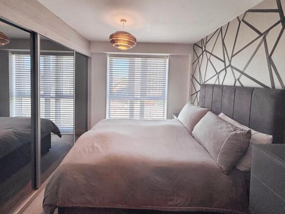 2 bed Flat for sale Image 5
