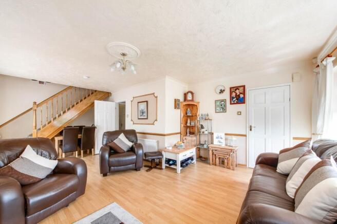 OPEN-PLAN LIVING DINING ROOM