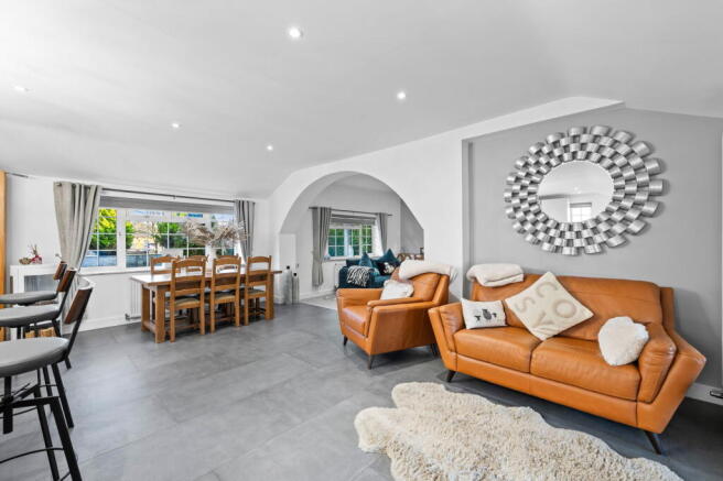 6 bed Detached for sale Image 10