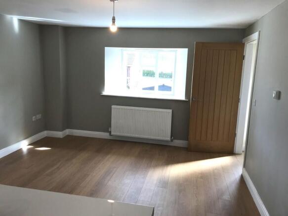 4 bed Semi-Detached to rent Image 9