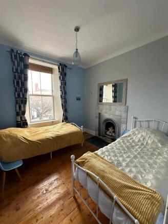 bed1.jpg