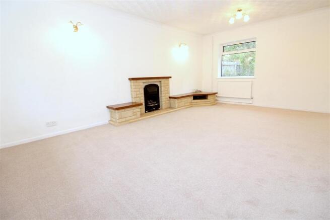 009 Sewell Close - Living Room - 4.JPG