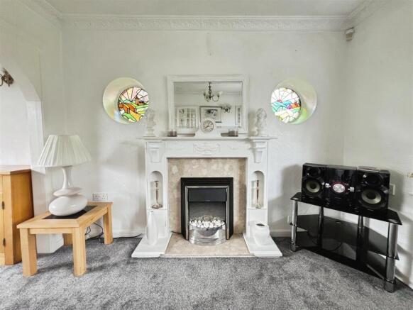 5 bed Detached for sale Image 9