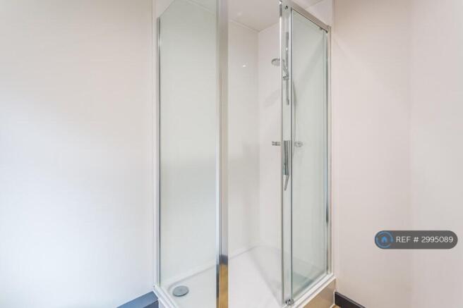 1 bed House Share to rent Image 5