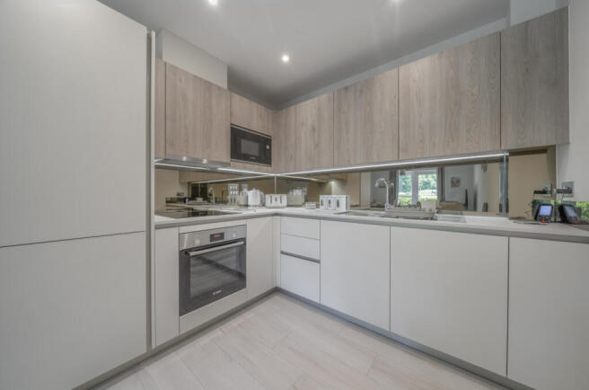 1311789-9-6853ece...