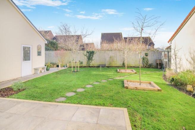 15 - rear garden.jpg