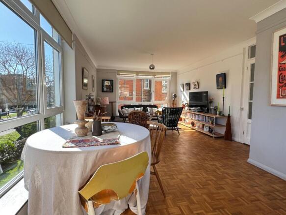 Lounge/Dining Room