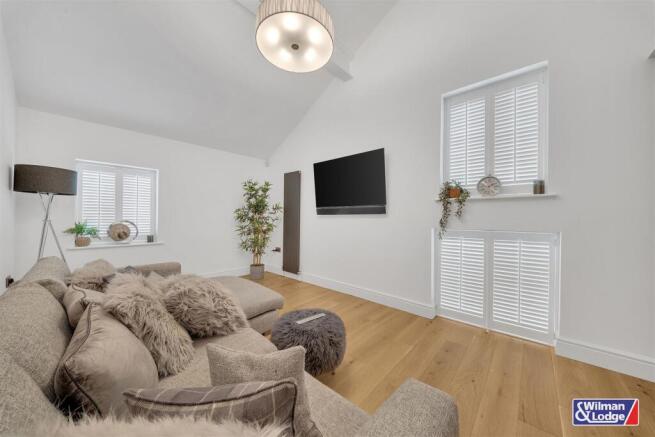 6 bed Detached for sale Image 11