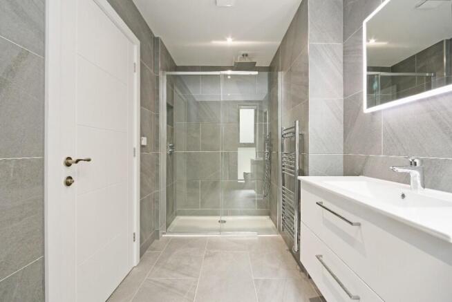 3 bed Apartment to rent Image 10