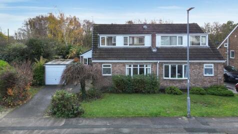 Fishponds Drive, Crigglestone, Wakefield, West Yorkshire, WF4