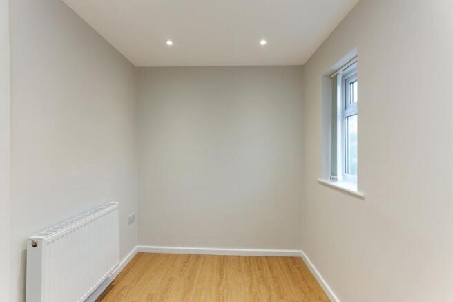 2 bed Terraced to rent Image 4