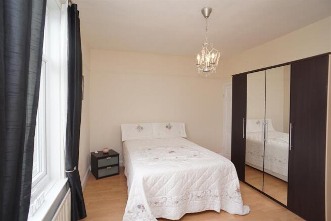 2 bed Terraced to rent Image 4