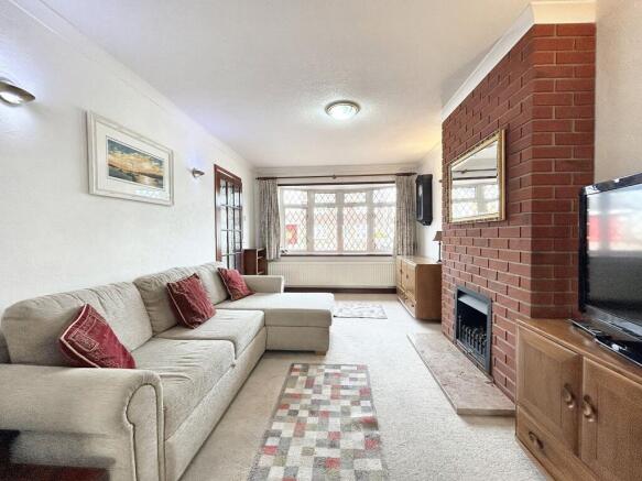 LOUNGE/DINING ROOM