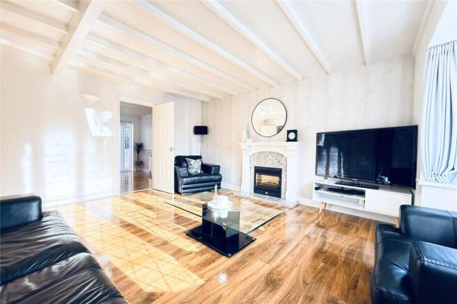 Living Room Photo3