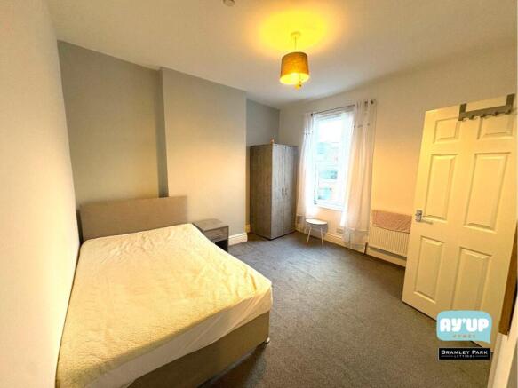 1 bed House Share to rent Image 2