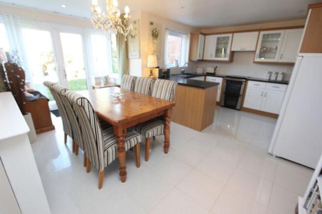Kitchen/Dining...