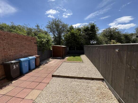 2 bed Terraced to rent Image 8