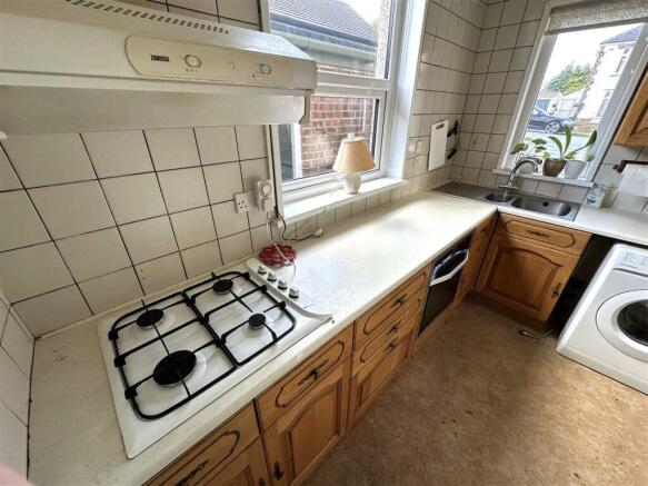 kitchen 2.jpg