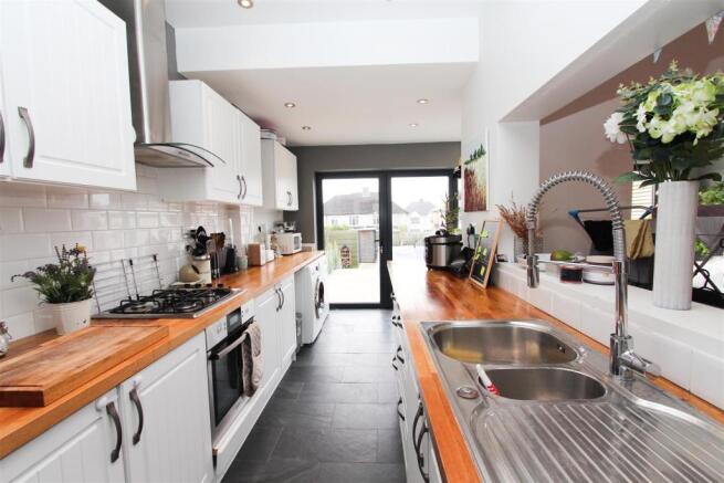 KITCHEN 1.jpg