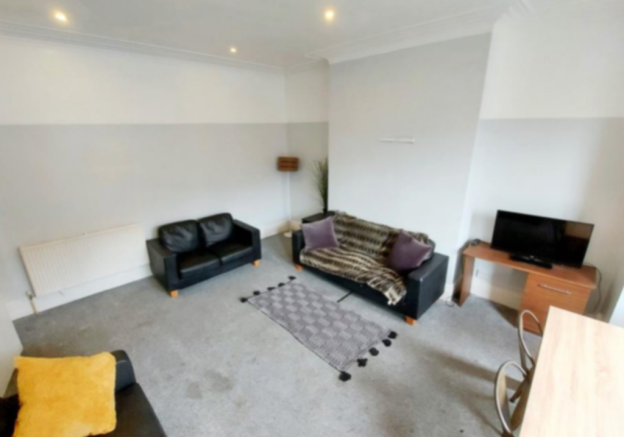 7 bed House to rent Image 12