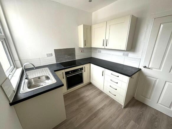 FITTED KITCHEN