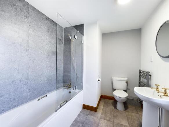 Bathroom.jpg